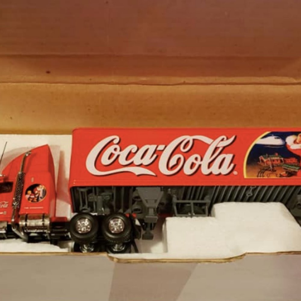 Coca-Cola Santa Tractor Trailor Truck Red White